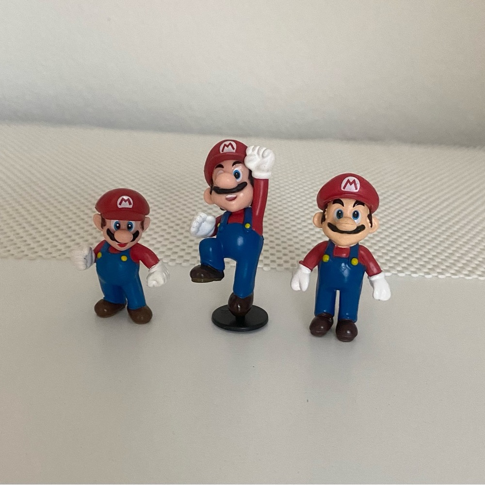 Super Mario mini figurines